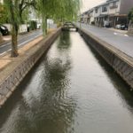 両極端をみる